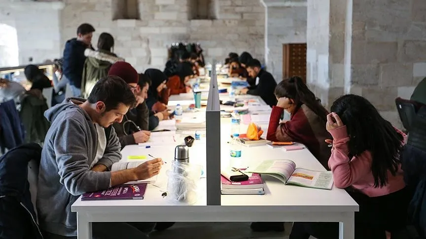 YÖK'ten İran uyruklu öğrencilerin öğretim ücretlerine ödeme kolaylığı