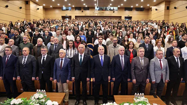 Rektörden ilk ders... “Yapay zekâya değil, aklınıza güvenin”
