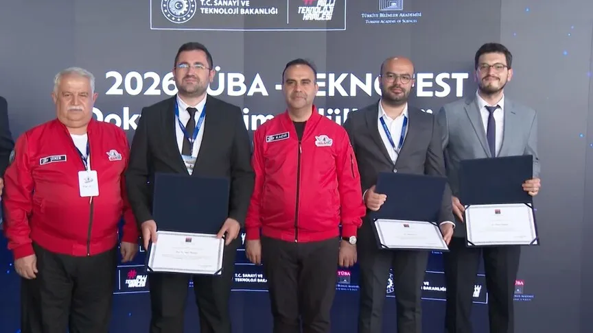 Bakan Kacır, TÜBA-TEKNOFEST Doktora Bilim Ödülleri'ni sahiplerine takdim etti